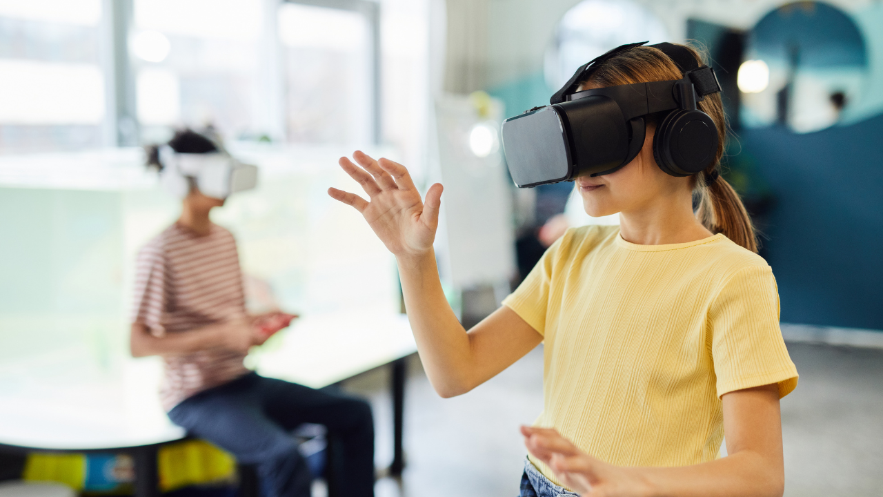Pembelajaran STEM Imersif dengan VR dan AI