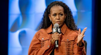 Michelle Obama: Saatnya Orangtua Batasi Sosial Media Demi Kesehatan Mental Anak