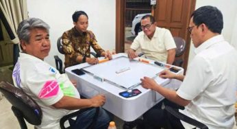 Main Domino Santai Bareng Abdul Kadir Karding, Menteri Raja Juli Antoni Kaget Lihat Aziz Wellang Ikut Gabung!