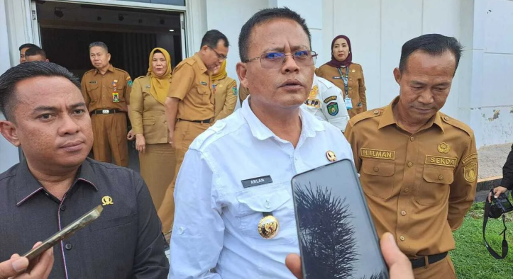 Geger! Kepsek Prabumulih Dicopot Usai Tegur Anak Pejabat Bawa Mobil ke Sekolah!
