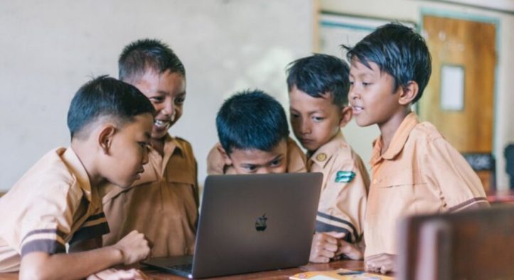 Geger! Menakar Dampak Digitalisasi Pendidikan yang Bisa Ubah Cara Belajar Anak Anda